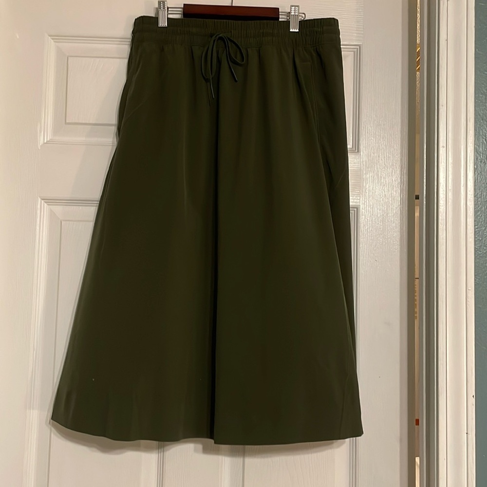 Athleta size 12 Arrival skirt